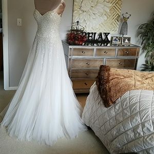 Reem Acra bridal gown